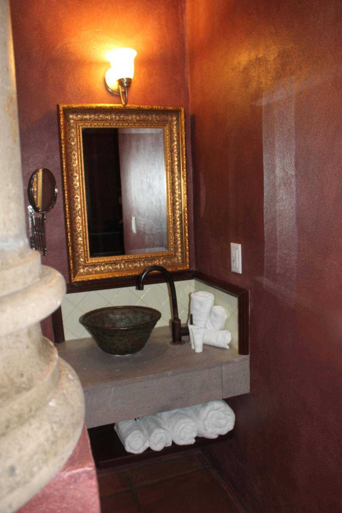 Hotel Art Gallery Casona De Los Milagros โคลิมา ภายนอก รูปภาพ